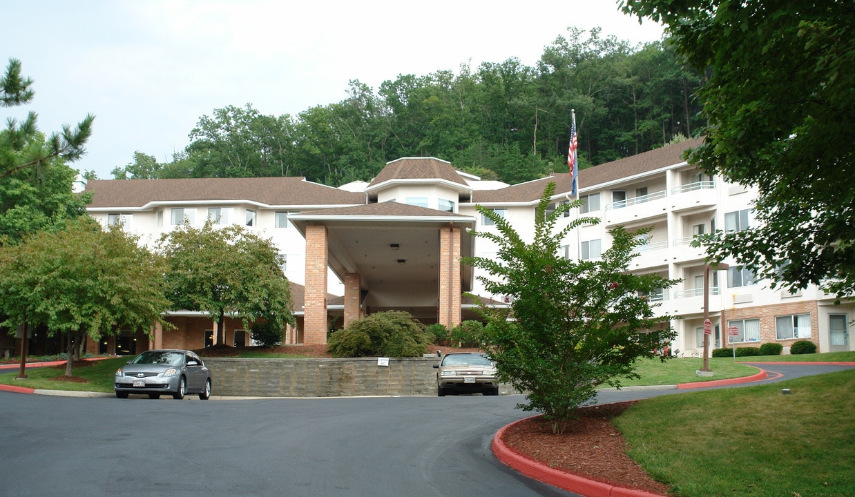 Holiday Elm Park Estates in Roanoke, VA - Building Photo