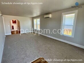 426 Division St in Oregon City, OR - Building Photo - Building Photo