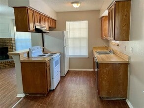 815 N Mesquite St in Arlington, TX - Building Photo - Building Photo