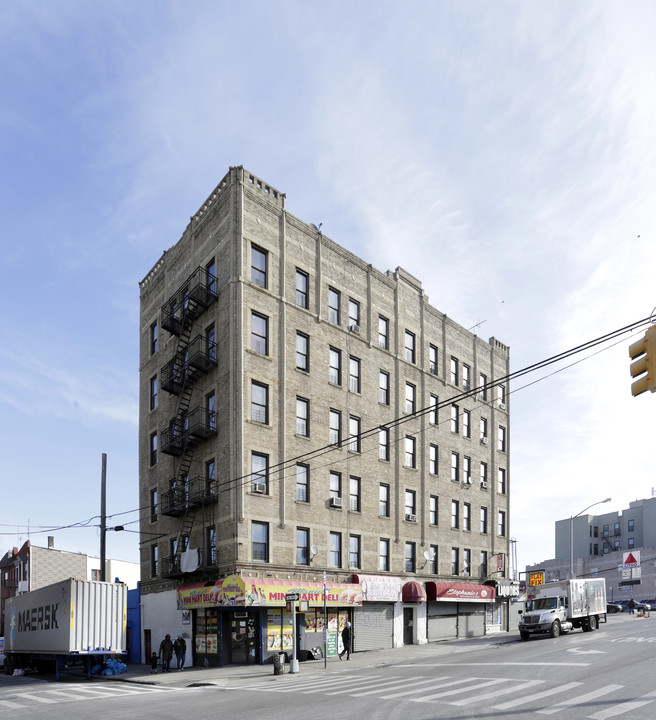 481-493 E 180th St in Bronx, NY - Building Photo