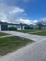 3829 Ocala Rd in Atlantis, FL - Building Photo