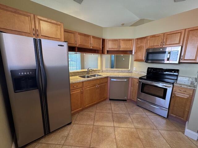 4 Vía De Casas Sur in Boynton Beach, FL - Building Photo