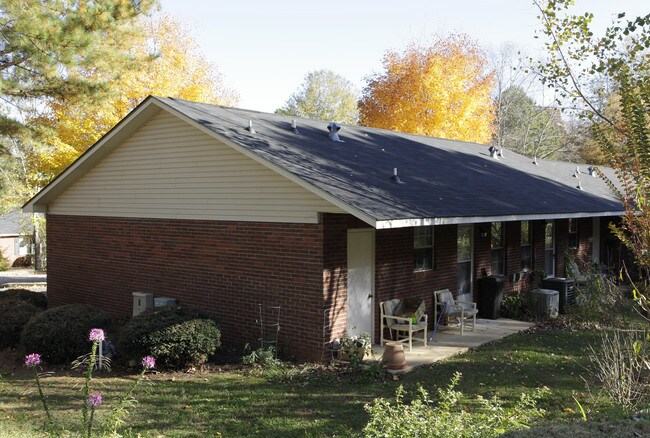 Brooks Hollow Apartments in Jasper, GA - Foto de edificio - Building Photo