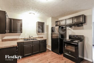 4622 Karen Dr in Lawrence, IN - Foto de edificio - Building Photo