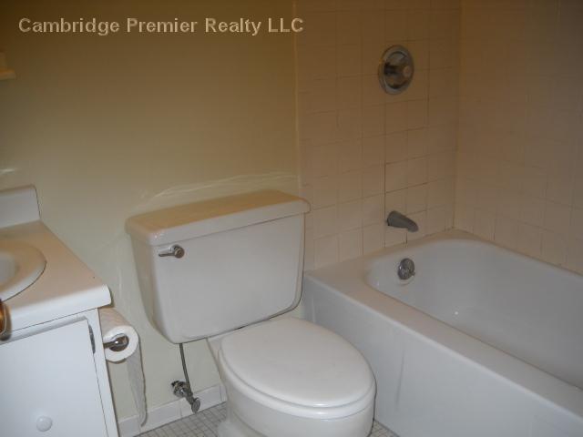 1105 Massachusetts Ave in Cambridge, MA - Building Photo