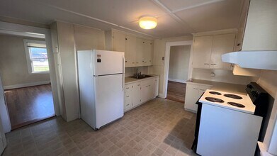 64 Broadway in Dover, NH - Foto de edificio - Building Photo