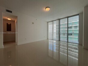 79 SW 12th St, Unit 2608 in Miami, FL - Building Photo - Building Photo