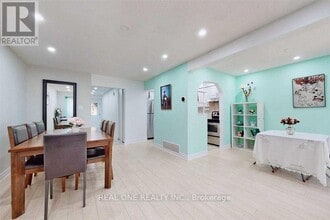 45 Dundalk Dr in Toronto, ON - Building Photo - Building Photo