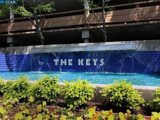 490 N Civic Dr, Unit 108 in Walnut Creek, CA - Building Photo - Building Photo