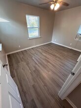 704 Sunny Ln in Irving, TX - Foto de edificio - Building Photo