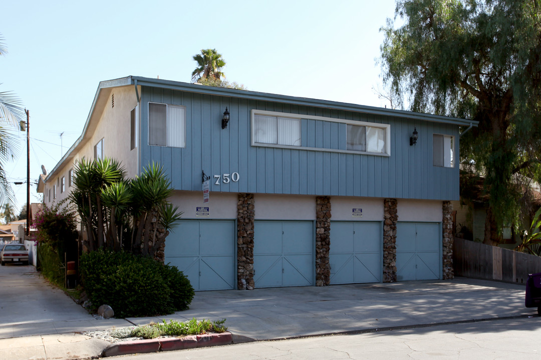 750 GLADYS Ave in Long Beach, CA - Building Photo