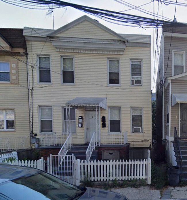 29 Clark Ave in Jersey City, NJ - Building Photo - Building Photo