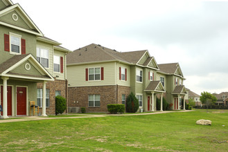 Westchester Woods Apartments in Pflugerville, TX - Foto de edificio - Building Photo