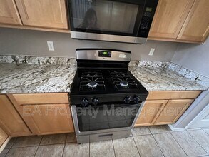 1013 Toscana Dr SE in Rio Rancho, NM - Building Photo - Building Photo