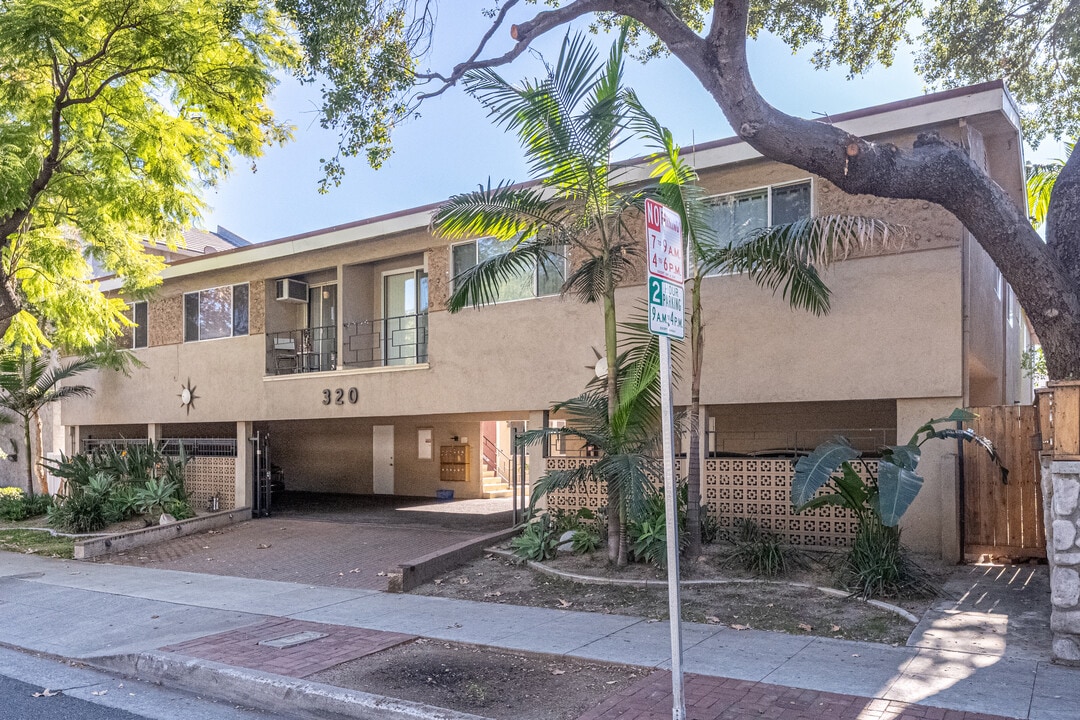 320 E Del Mar Blvd in Pasadena, CA - Foto de edificio