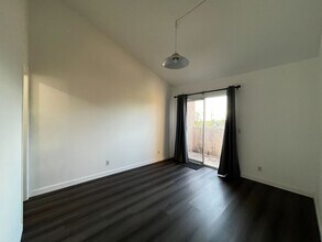 556 N 5th St in La Puente, CA - Foto de edificio - Building Photo
