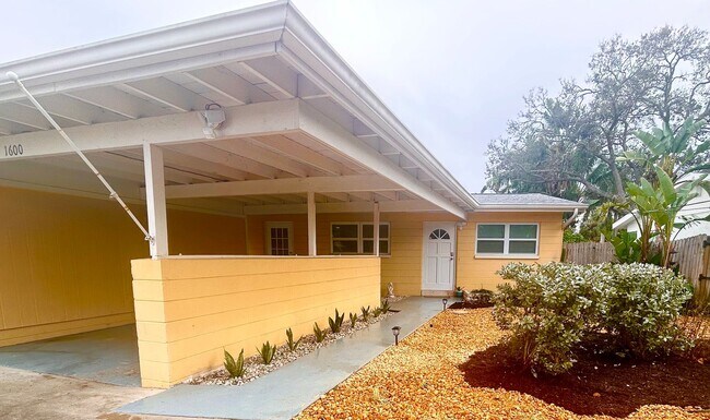 1600 Massachusetts Ave NE in St. Petersburg, FL - Building Photo - Building Photo