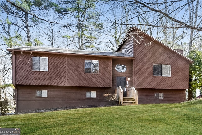 property at 3992 Fairington Dr