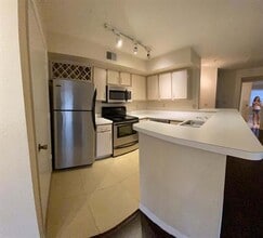 7360 Westpointe Blvd in Orlando, FL - Building Photo - Building Photo