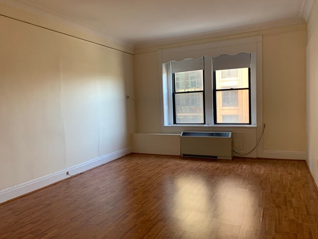 62 Boylston St, Unit 312A in Boston, MA - Building Photo - Building Photo