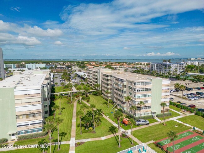 2020 N Atlantic Ave in Cocoa Beach, FL - Building Photo - Building Photo