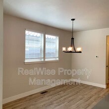 63105 NW Via Cambria in Bend, OR - Building Photo - Building Photo
