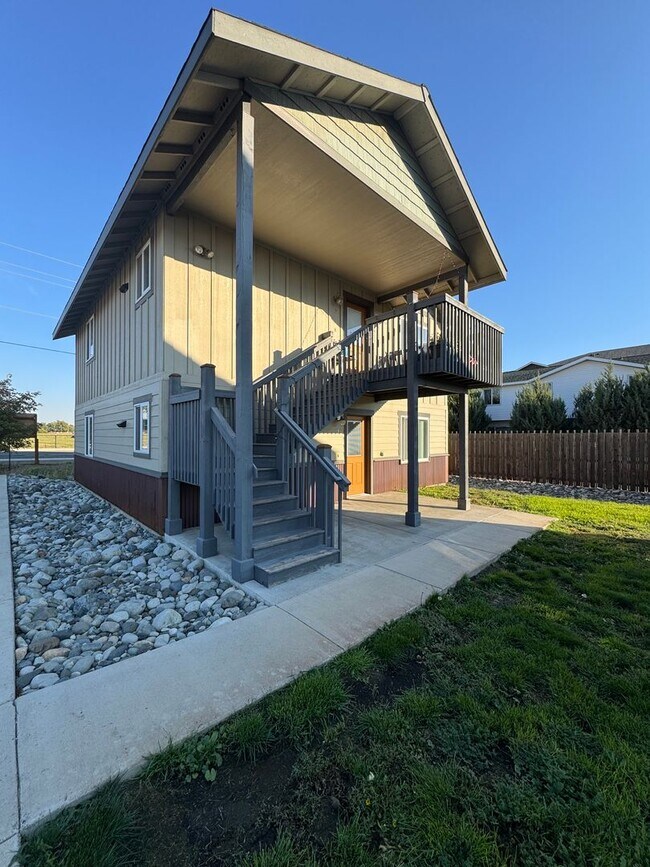 2217 Airport Rd in Ellensburg, WA - Building Photo - Building Photo