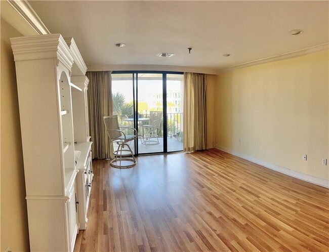 1 Marina Dr in St. Simons Island, GA - Foto de edificio - Building Photo