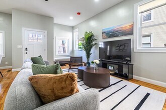 30 Chestnut Ave in Boston, MA - Building Photo - Building Photo