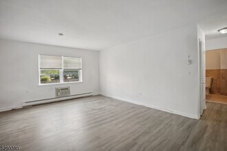 206 Main St in Millburn, NJ - Building Photo - Building Photo