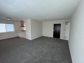 325 S Doheny Dr, Unit 4 in Beverly Hills, CA - Foto de edificio - Building Photo