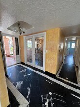 10210 Hayvenhurst Ave in Los Angeles, CA - Building Photo - Building Photo