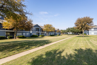 Villas of Remond in Dallas, TX - Building Photo - Building Photo