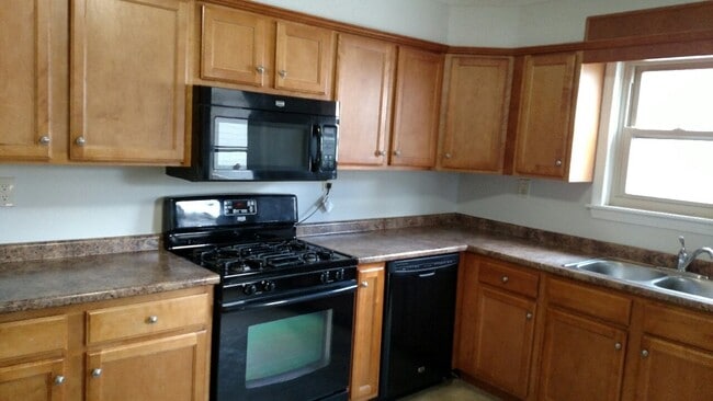 599 Beech St in Manchester, NH - Building Photo - Building Photo