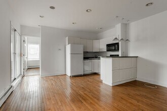 4405 N Clark St in Chicago, IL - Building Photo - Building Photo