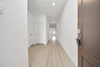 342 Amy St in Angleton, TX - Building Photo - Building Photo