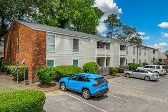 Woodtrail Apartment in Memphis, TN - Foto de edificio - Building Photo