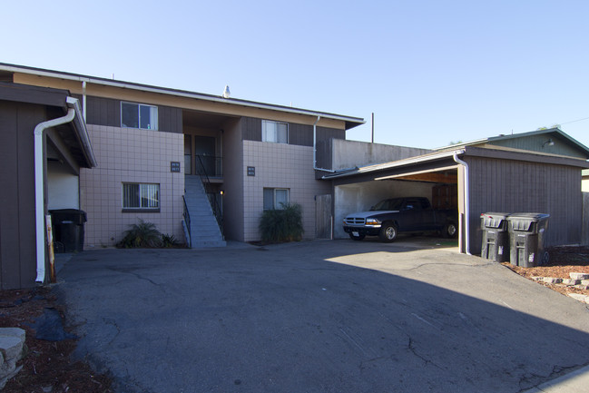 8573-8579 Glenhaven St in San Diego, CA - Foto de edificio - Building Photo