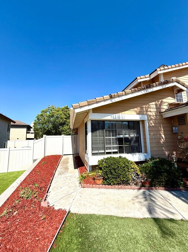 13549 Hike Ln in San Diego, CA - Building Photo - Building Photo