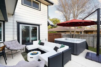 10807 Mount Ida Dr in San Antonio, TX - Building Photo - Building Photo