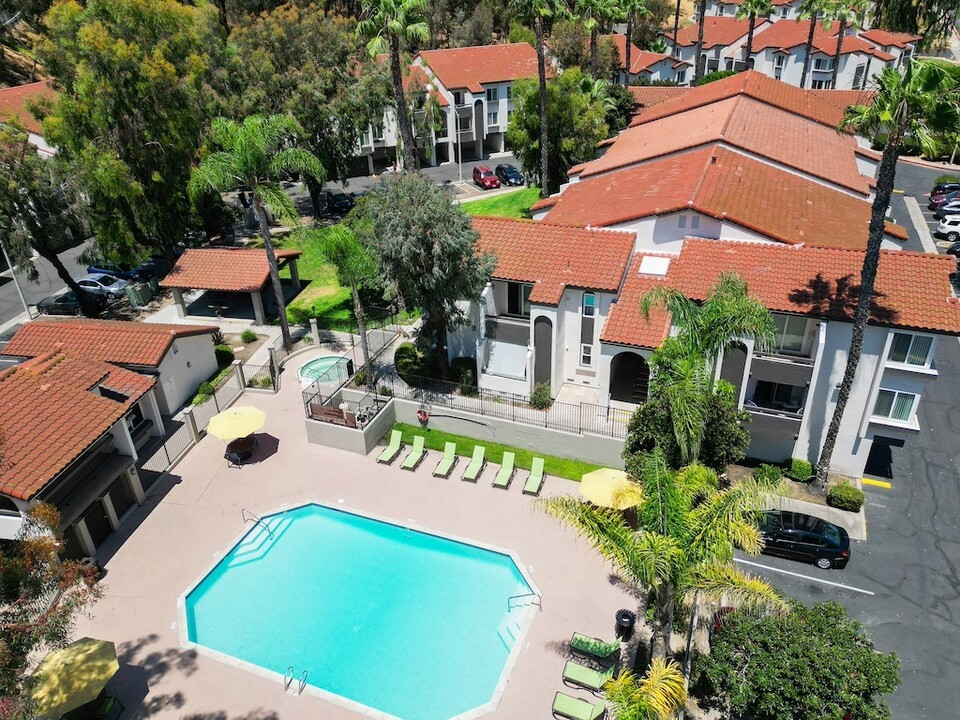 Eucalyptus Grove Apartments in Chula Vista, CA - Foto de edificio