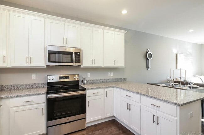 35 Ringgold St in West Hartford, CT - Building Photo - Building Photo