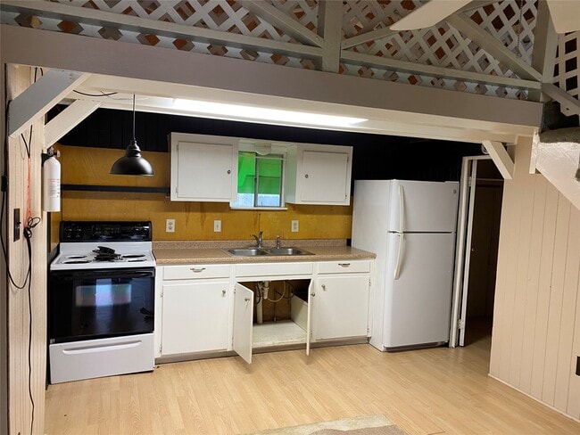 3300 Elks Dr in Huntsville, TX - Building Photo - Building Photo