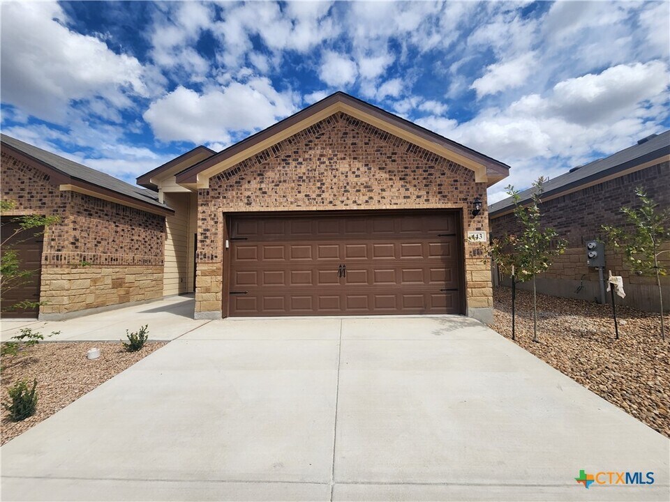 443 Emma Dr in New Braunfels, TX - Building Photo