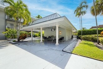 7401 SW 82nd St in Miami, FL - Foto de edificio - Building Photo