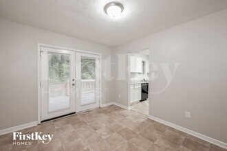 3393 Hollow Tree Dr in Decatur, GA - Building Photo - Building Photo