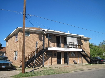 220 E Walnut St in Hillsboro, TX - Building Photo