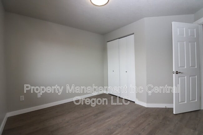 1472 NE Whisper Ridge Dr in Bend, OR - Building Photo - Building Photo