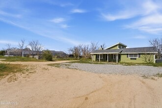 13237 E Ave W 8 in Pearblossom, CA - Building Photo - Building Photo