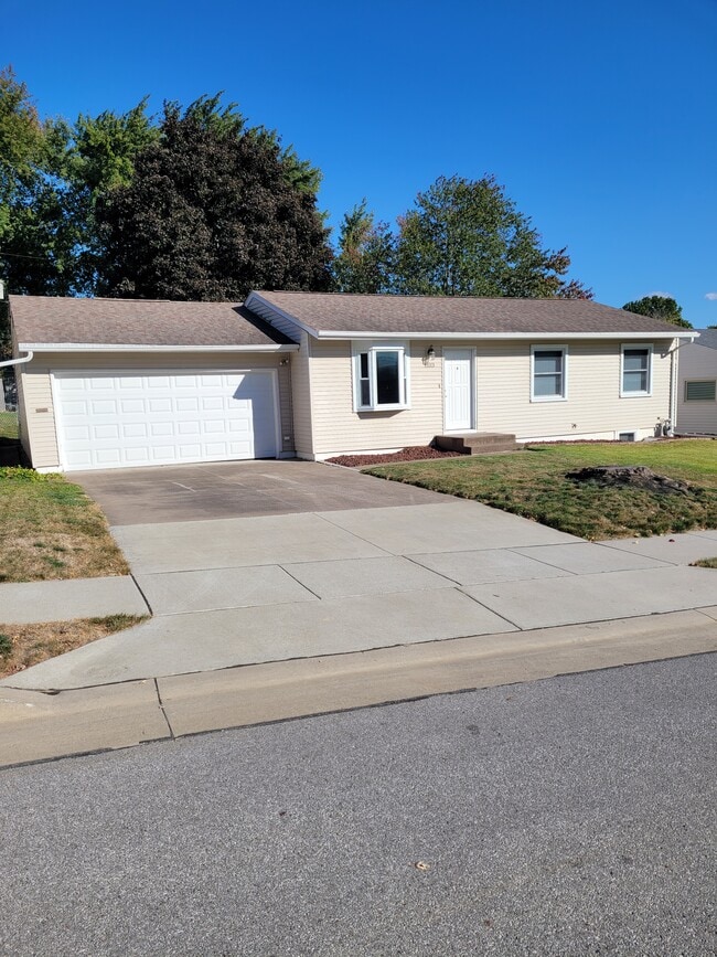 property at 1103 N Elmwood Ave